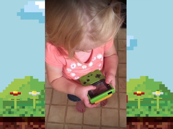 ある少女がゲームボーイの操作に苦戦する姿に時代を感じる