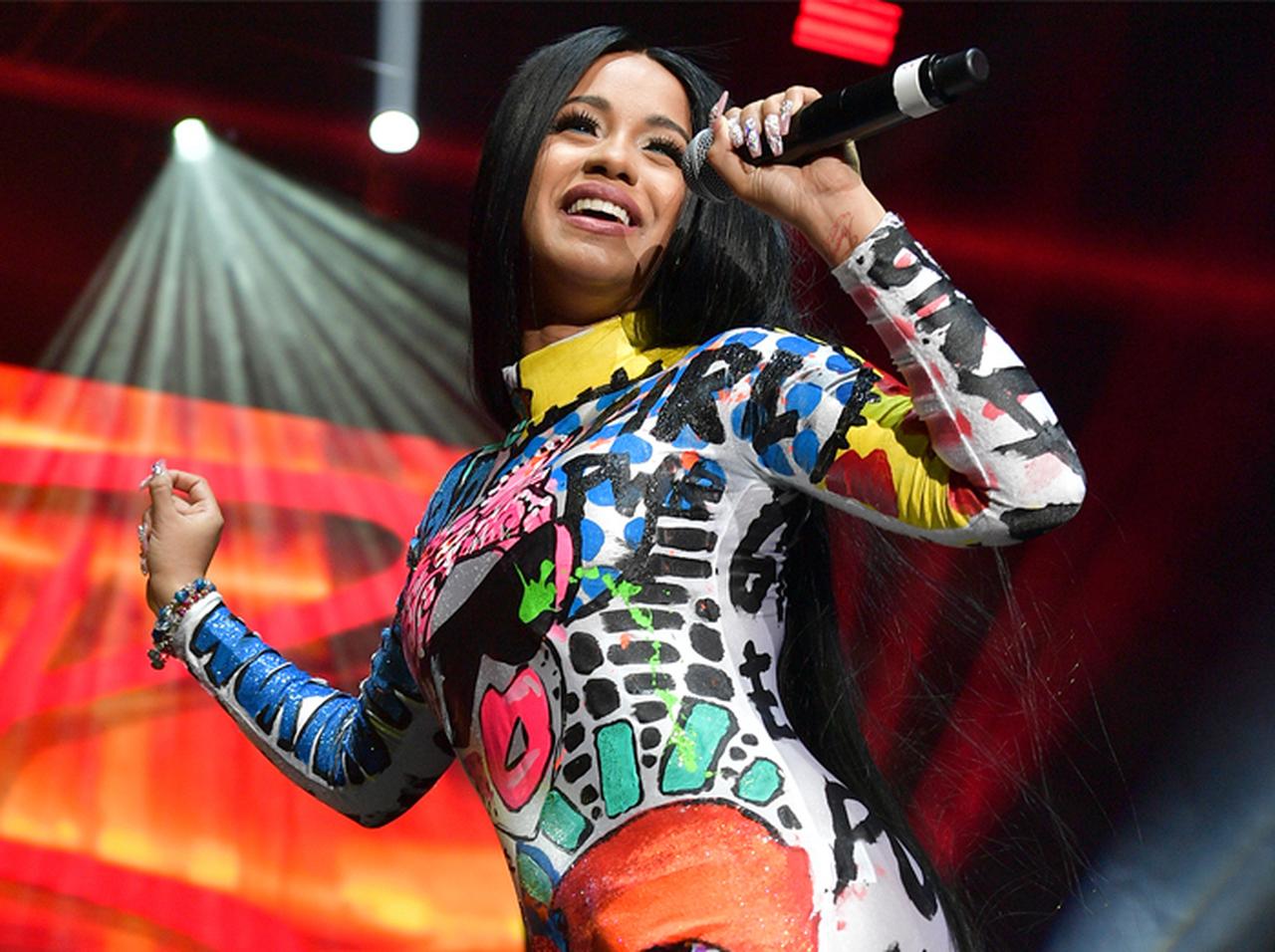 テイラー・スウィフトからチャート首位を奪った異色ラッパー、カーディ・Bって誰?