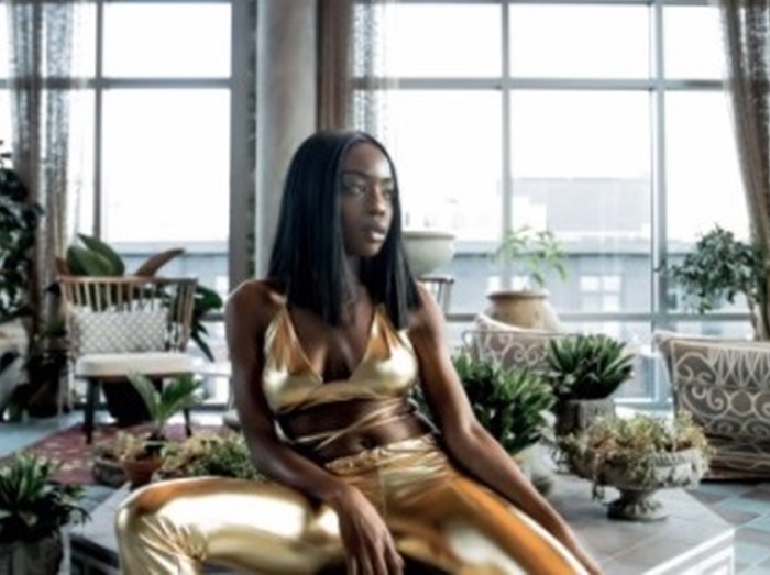 あるモデルの脚が異様に長すぎるとネットが騒然