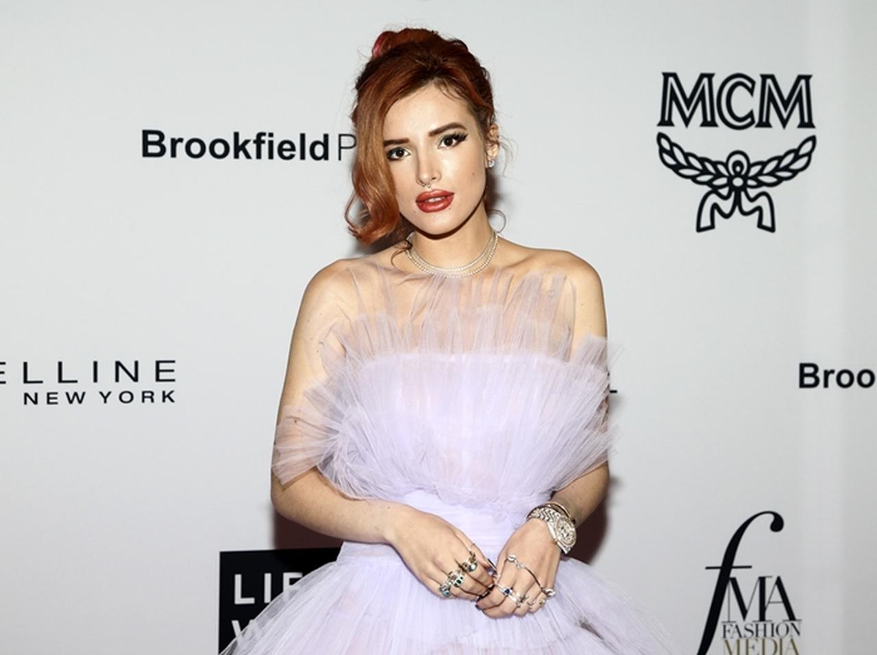 元ディズニースター、乳首シールの貼る位置間違っていませんか？