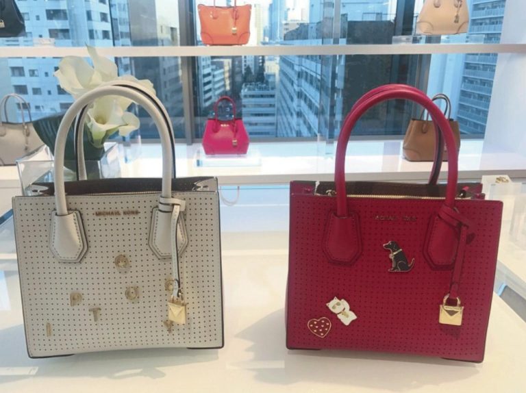 マイケル・コースから、ピンでカスタムできる新作バッグが登場!ホリディ・コレクション展示会レポ