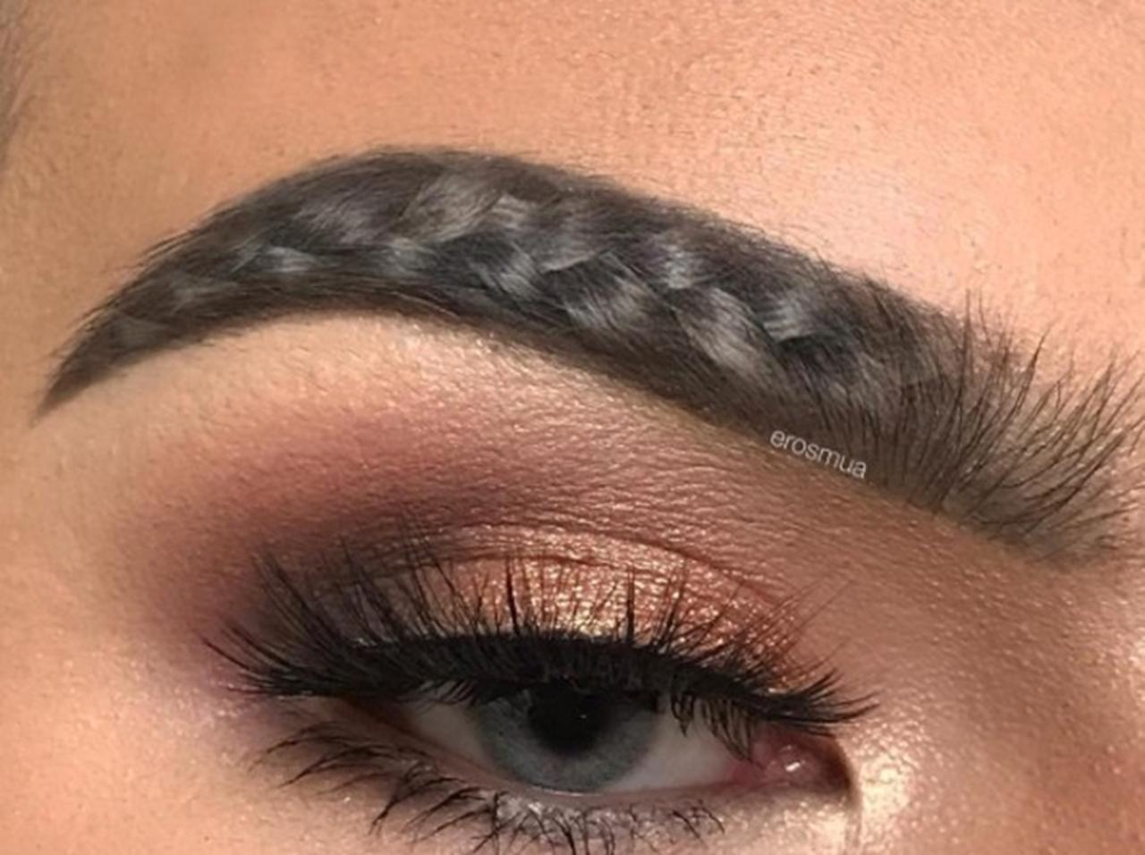 クネクネ眉に続く新トレンド⁈「三つ編み眉毛」に隠されたある重大なヒミツ