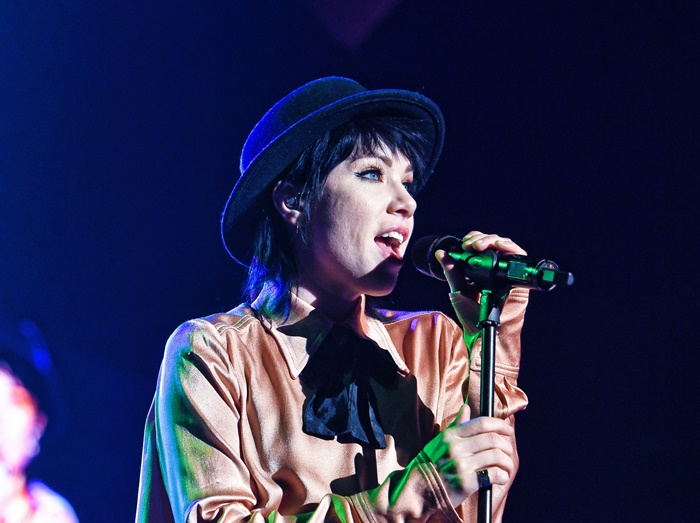 カーリー・レイ・ジェプセンが教える、失恋を乗り越える方法【インタビュー】