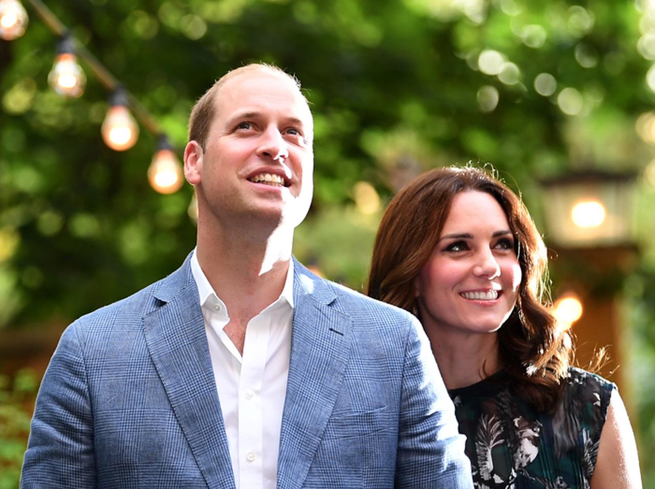 気さくすぎる英ウィリアム王子、自身の薄毛をネタに笑いを取る