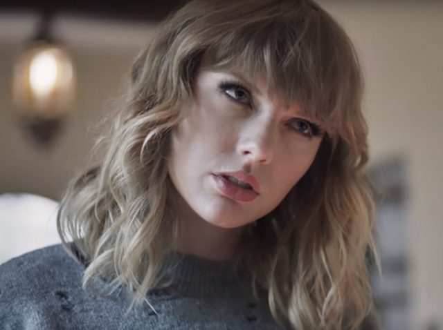 テイラー・スウィフトが沈黙から一転、ケンカ没発&クローゼットに閉じ込められる