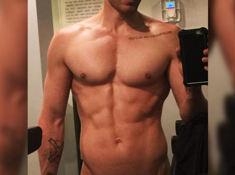 俳優ジャレッド・レトが裸の自撮りを公開!「これに名前をつけて」にファン大興奮