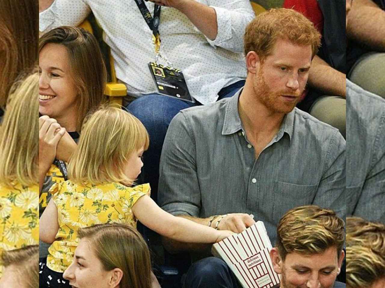 「小さなポップコーン泥棒」の犯行に気づいた英ヘンリー王子の反応がプライスレス