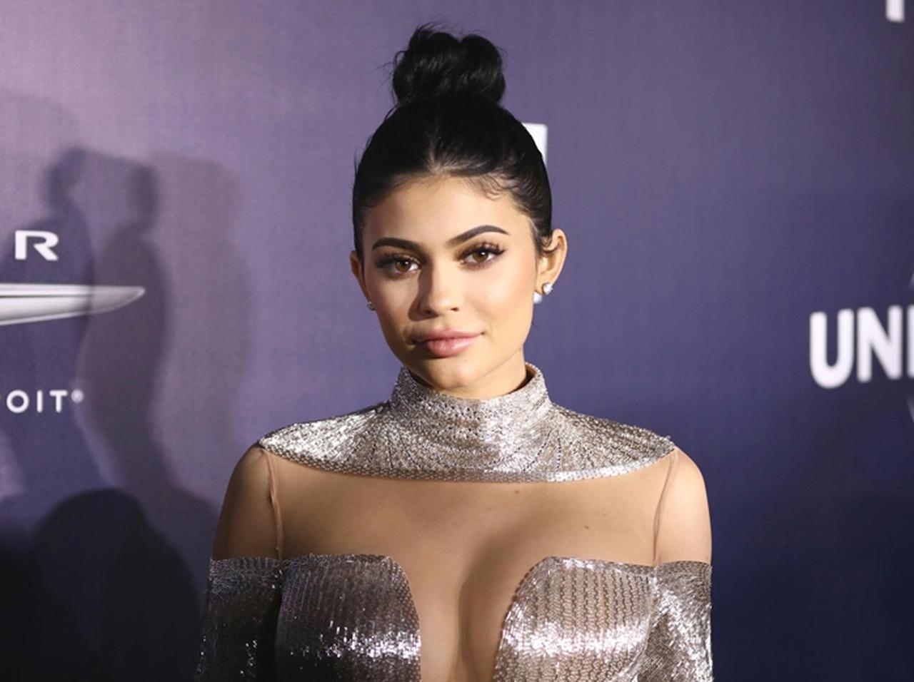 妊娠報道の20歳カイリー・ジェンナー、770万円分のベビー服を爆買い