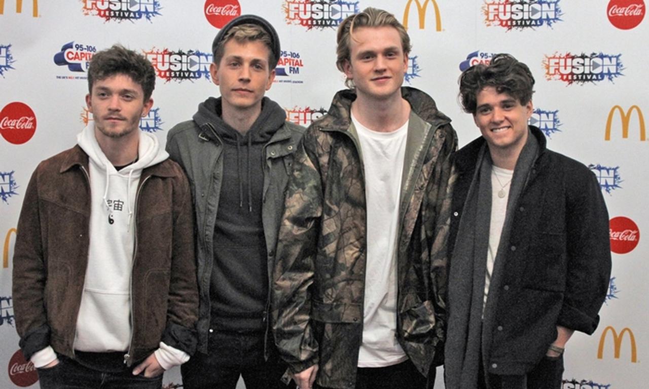 来日中の若手ロックバンドのザ・ヴァンプスのメンバーが日本語で謎のツイート