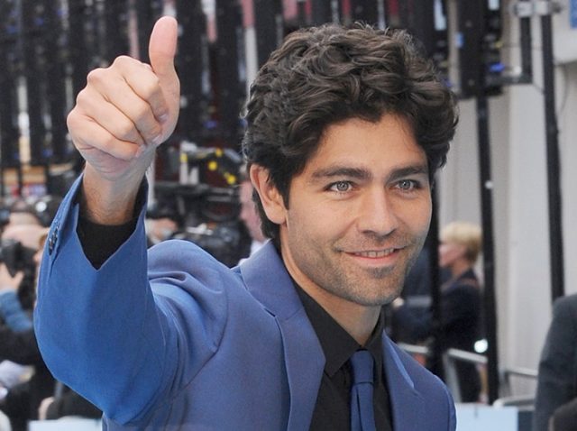 俳優エイドリアン・グレニアーの活動が全米からストローを消している