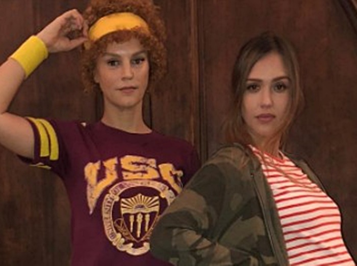 妊娠中ジェシカ・アルバ、「ぽっこりお腹」活かした仮装でハロウィン楽しむ