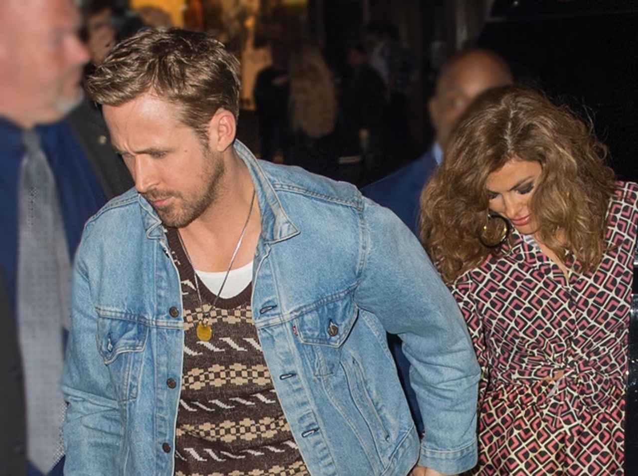 極秘カップルの貴重写真!ライアン・ゴズリング&エヴァ・メンデスが手つなぎデート