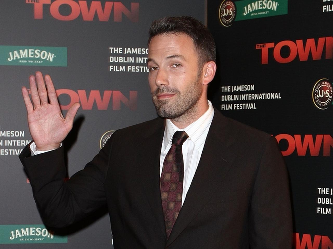 ベン・アフレックにセクハラ疑惑、本人謝罪も「お尻触りマン」の汚名