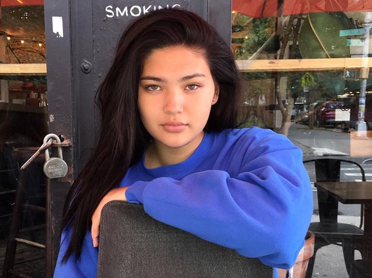 17歳の日系プラスサイズモデルのナタリー・ヌーテンブーム、実はデヴォン・アオキの親戚だった