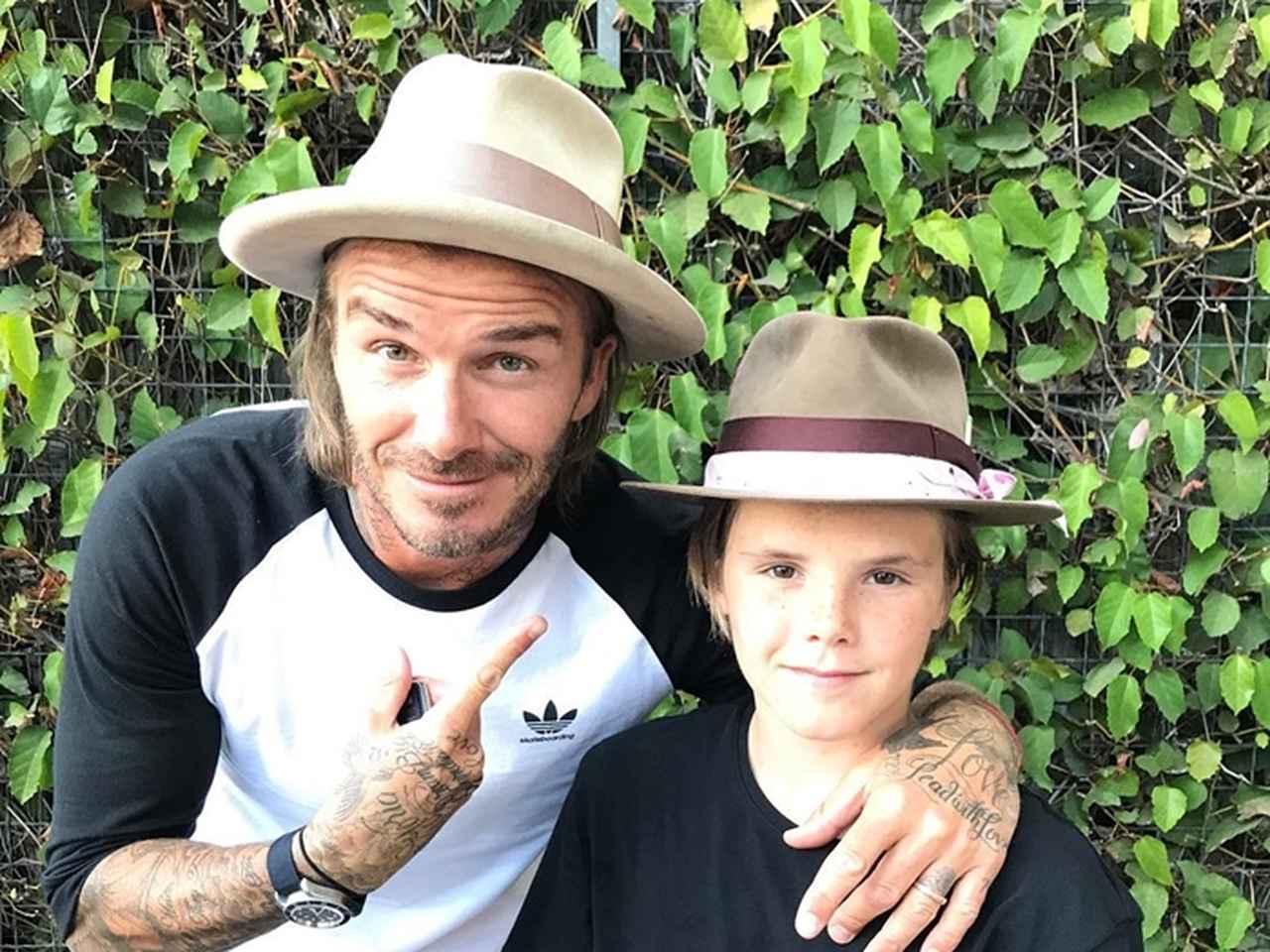 ベッカム家の3男クルスが恋するものは、長男のあるものだった