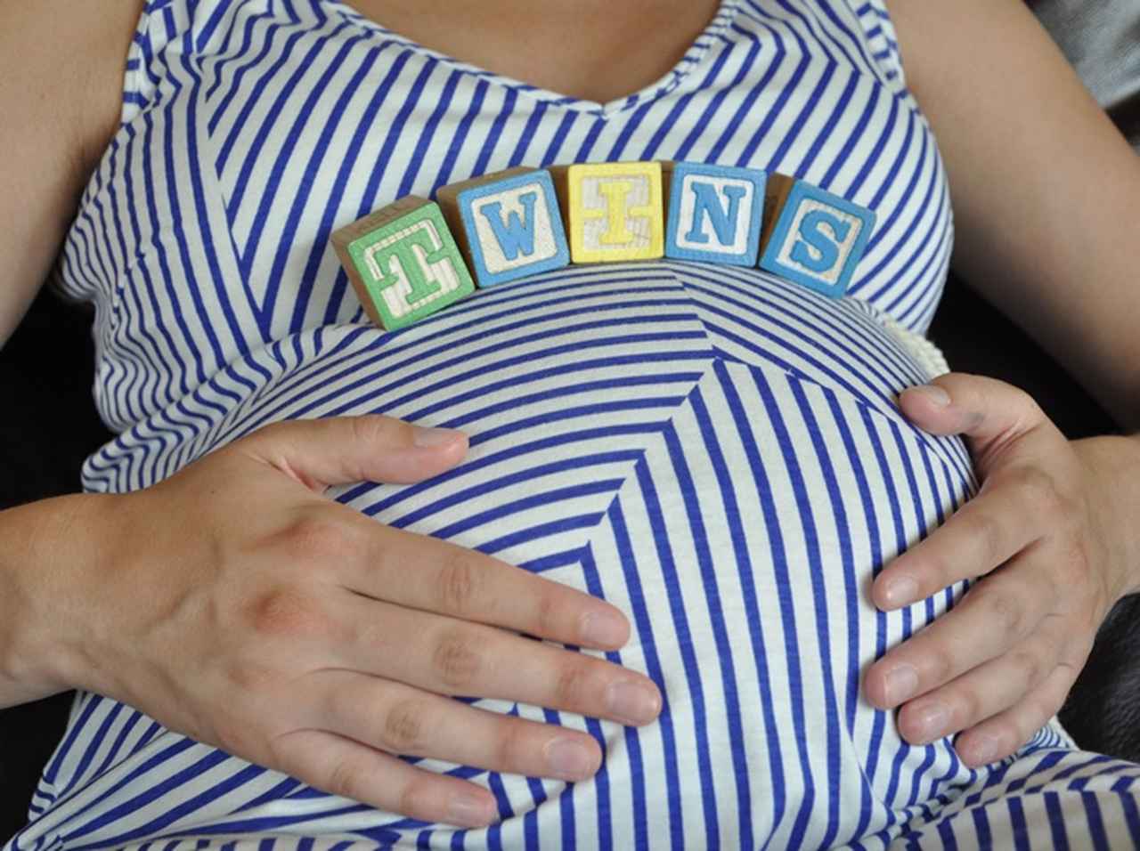 双子の妊娠7ヵ月妊婦さんがレストランから入店拒否、その理由は着ている服