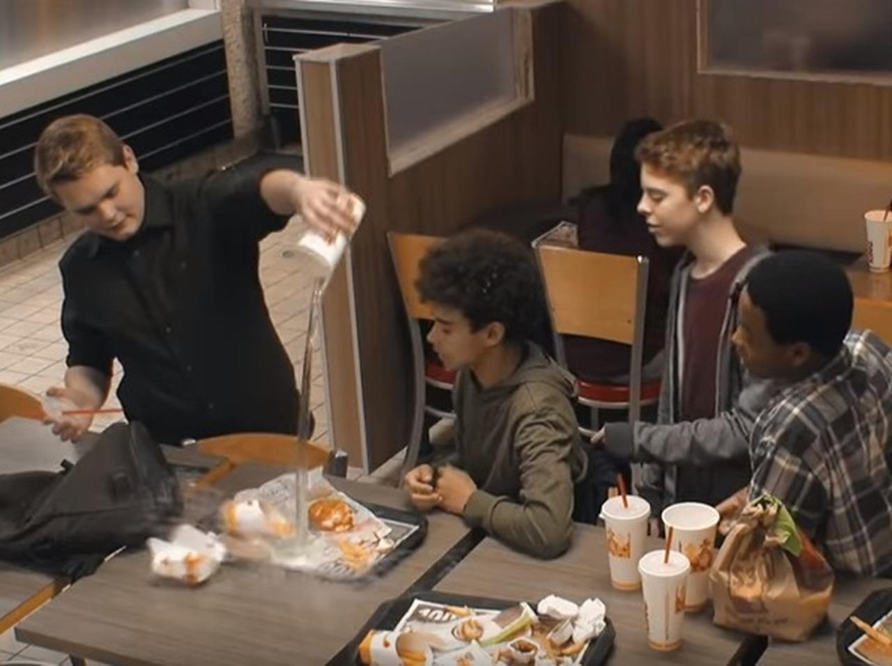 米ファストフード店が「いじめ」を題材にしたCMを制作、結末に思わず言葉を失う