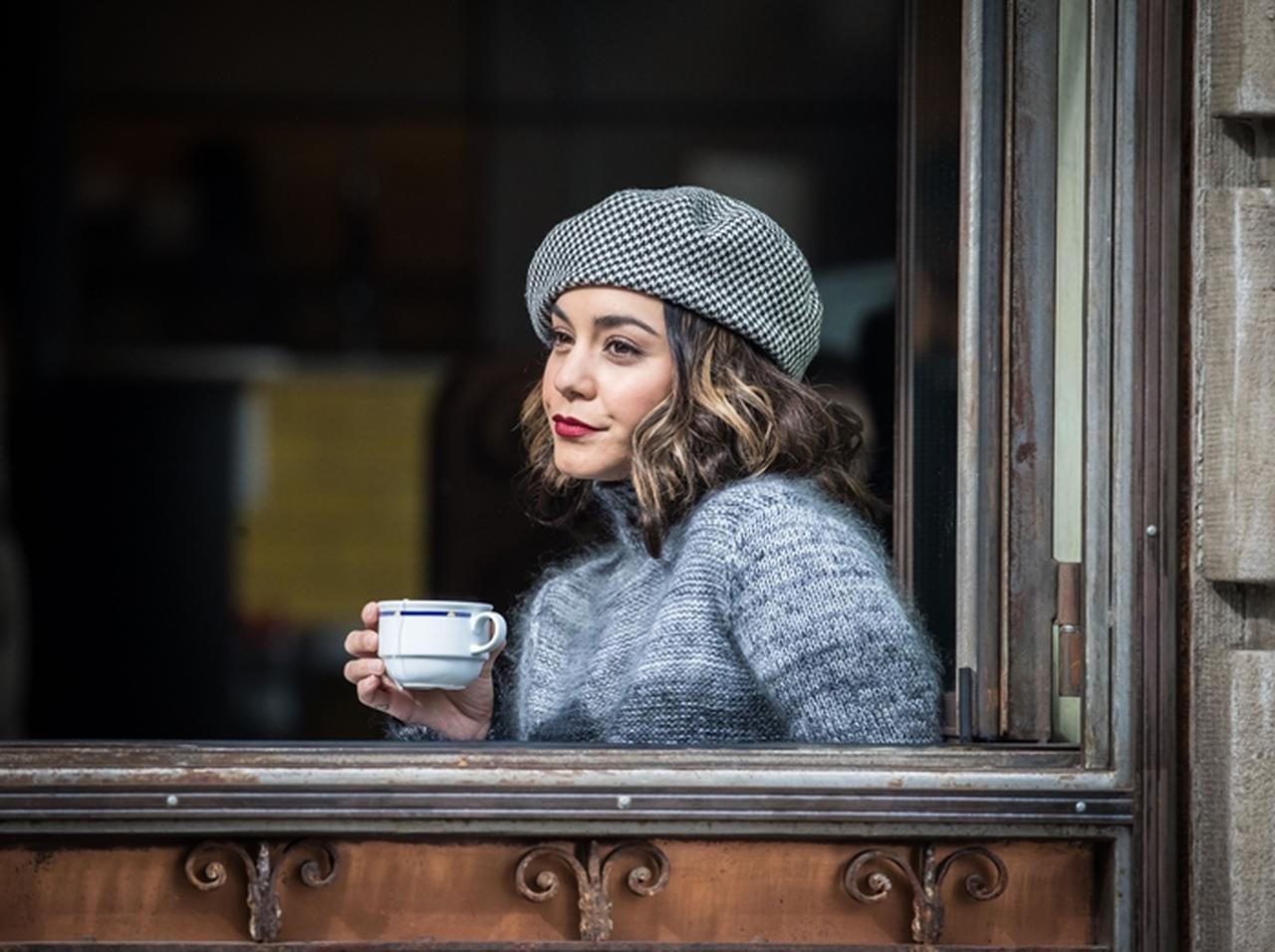 ヴァネッサ・ハジェンズ、新作映画の可愛すぎる撮影の様子をキャッチ