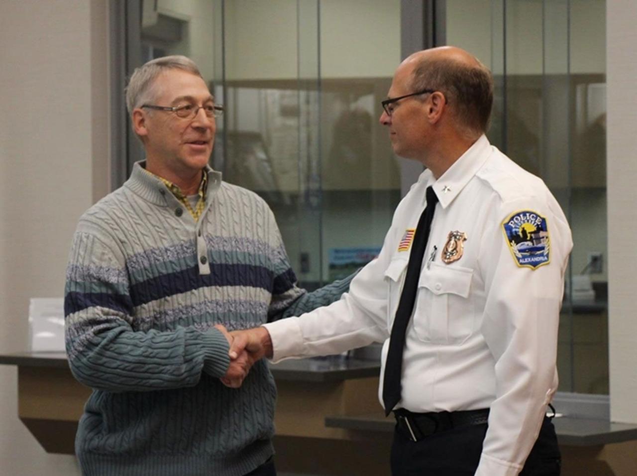 レイプ被害にあった少女を保護した米男性の「謝礼金の使い道」に称賛の声