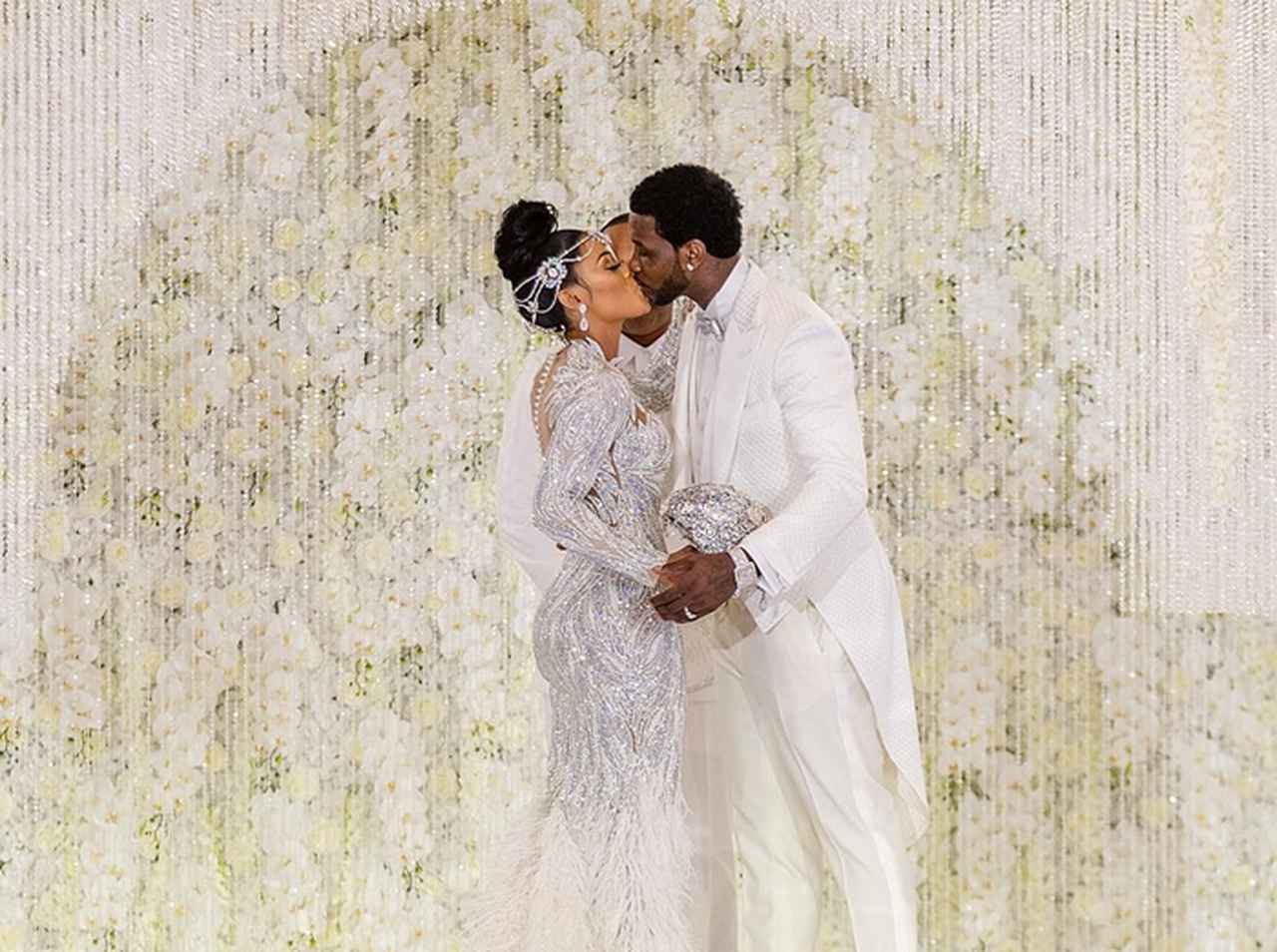 招待状10万円にケーキが80万円超え、グッチ・メインの結婚式がケタはずれ