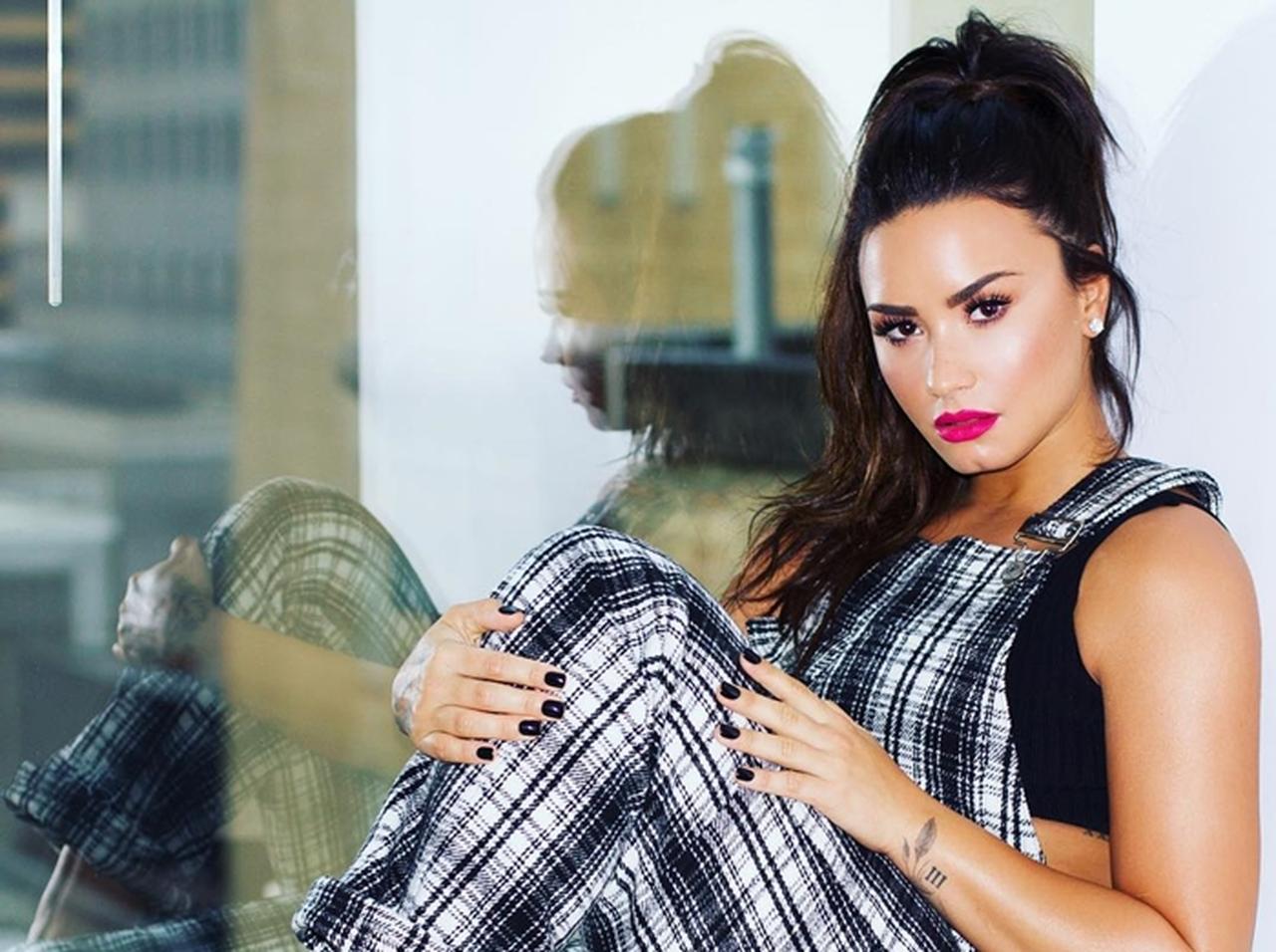 17歳で薬物に手を出したデミ・ロヴァートが公開した写真の言葉に心打たれる