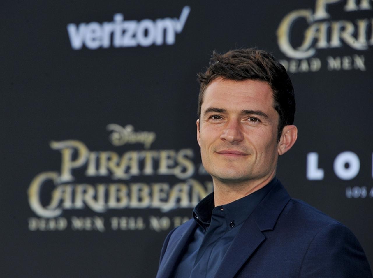 オーランド・ブルーム、「海猿」のような水中トレーニング姿を公開