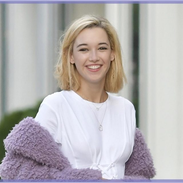 モデルのサラ・シュナイダー、冬は「毛糸のパンツ」で乗り越える