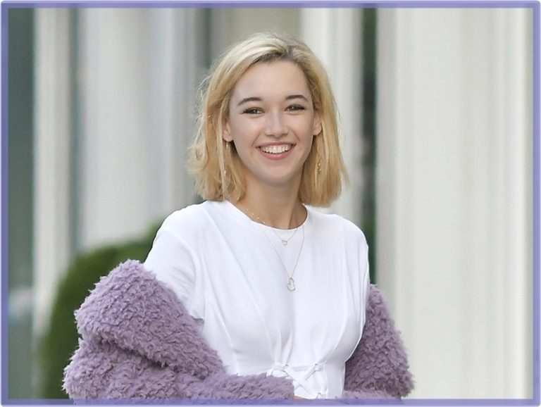 モデルのサラ・シュナイダー、冬は「毛糸のパンツ」で乗り越える