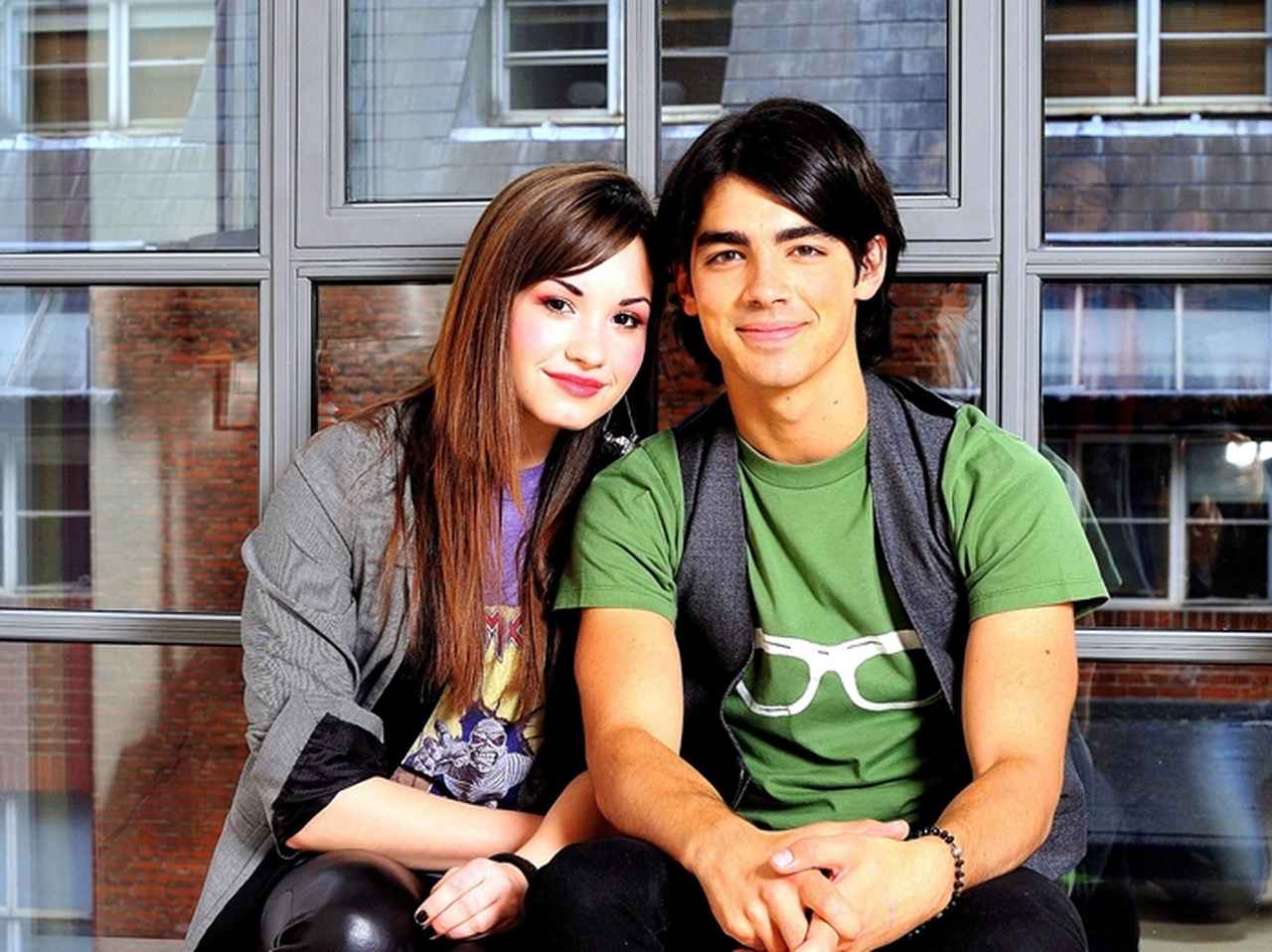 デミ・ロヴァート、元彼ジョー・ジョナスに「恋に落ちた」瞬間を語る