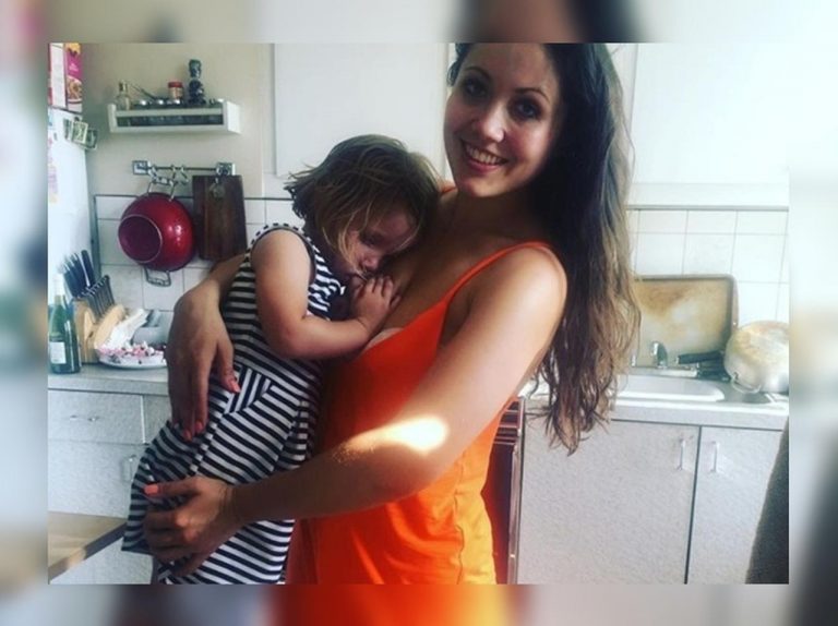 「母乳はヘルシー」5歳娘に授乳をする母親に賛否両論