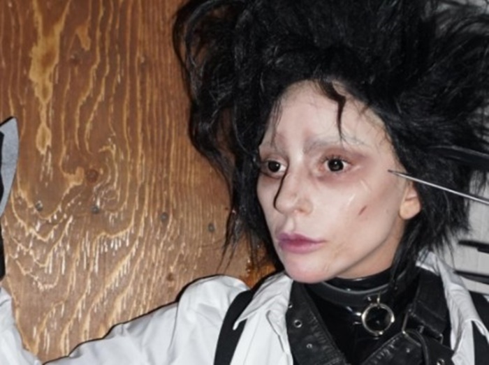 『シザーハンズ』そっくりになりきったのは、あの大物ポップスター