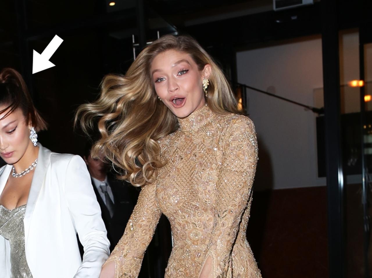 ジジ・ハディッドが転倒のピンチ、隣にいた妹ベラが「ファインプレー」