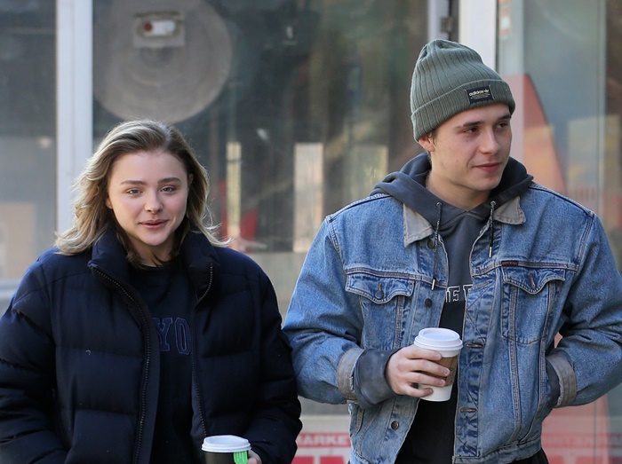 ブルックリン・ベッカム、愛用スマホケースに恋人クロエ・モレッツとのラブラブ写真潜ませる