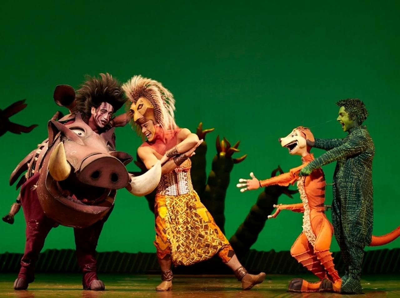 『ライオン・キング』ファン必見!エルトン・ジョンがサプライズで弾き語り