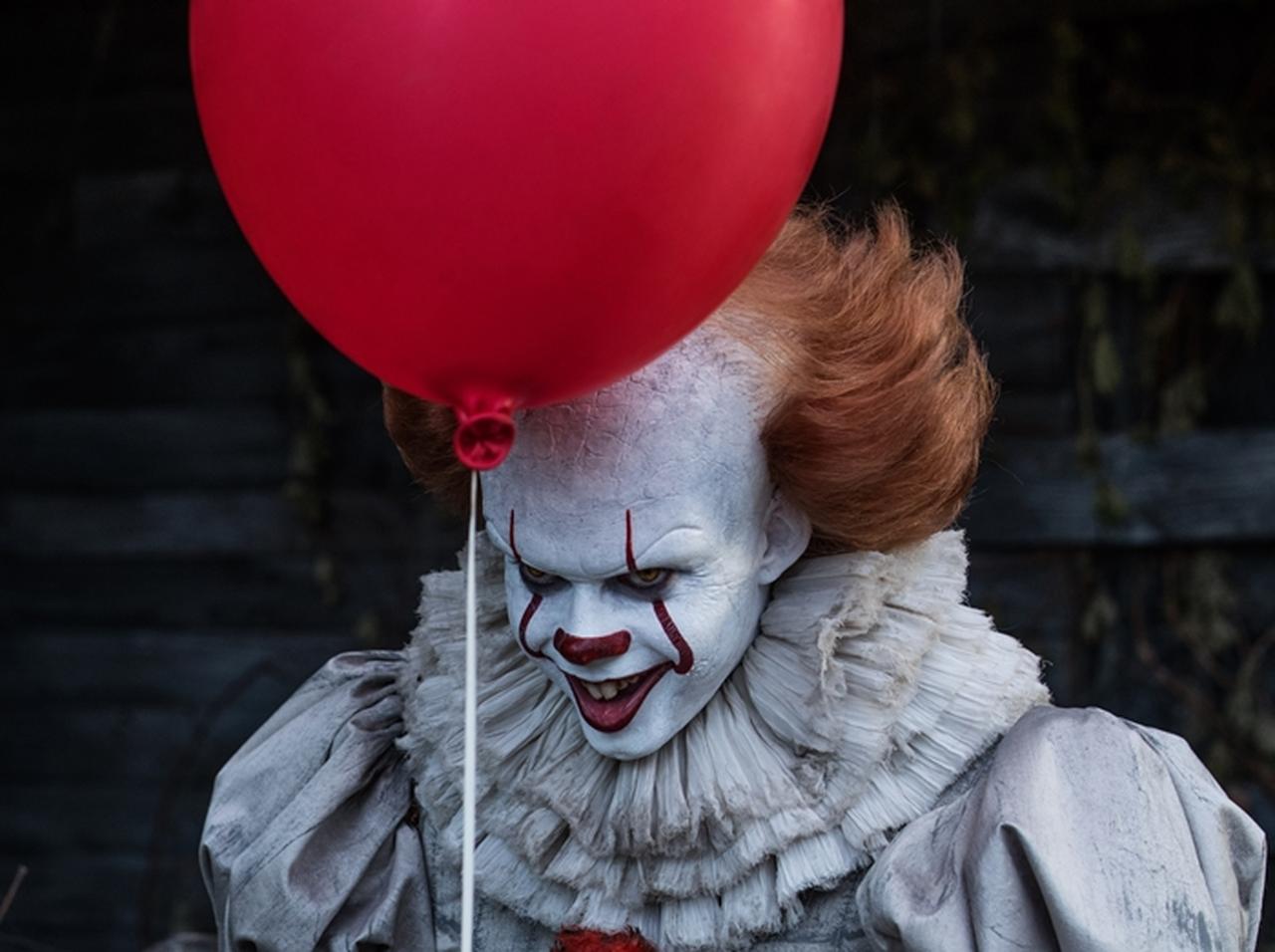 話題作『IT』のピエロ役ビル・スカルスガルド、実は2世セレブでイケメンだったんです