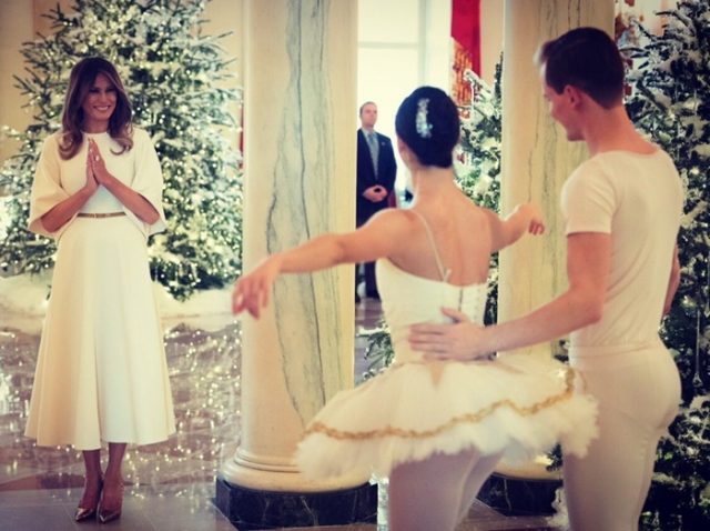 ホワイトハウスが「木」だらけ！メラニア夫人は大満足