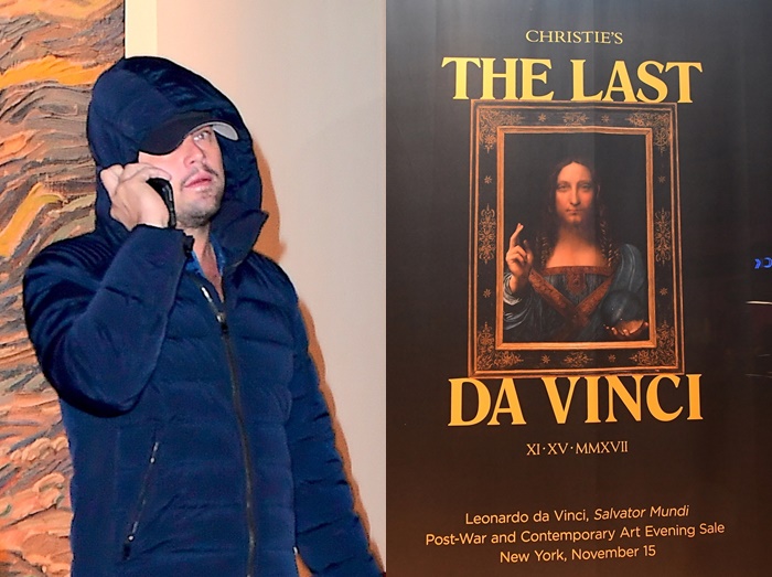 レオナルド・ディカプリオが510億円のレオナルド・ダ・ヴィンチの競り会場に紛れ込んでいた【写真】