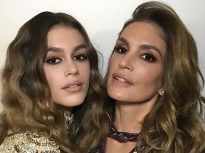 16歳モデルのカイア・ガーバー、卒業アルバムが母親と生き写しレベルでそっくり