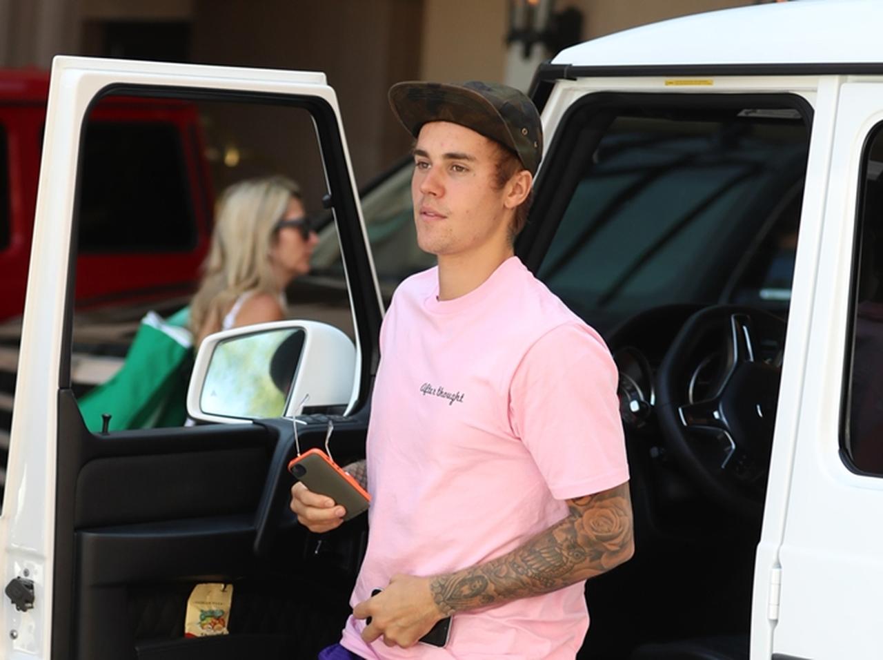 ジャスティン・ビーバー、セレーナ・ゴメスと日本にゆかりのある場所へ