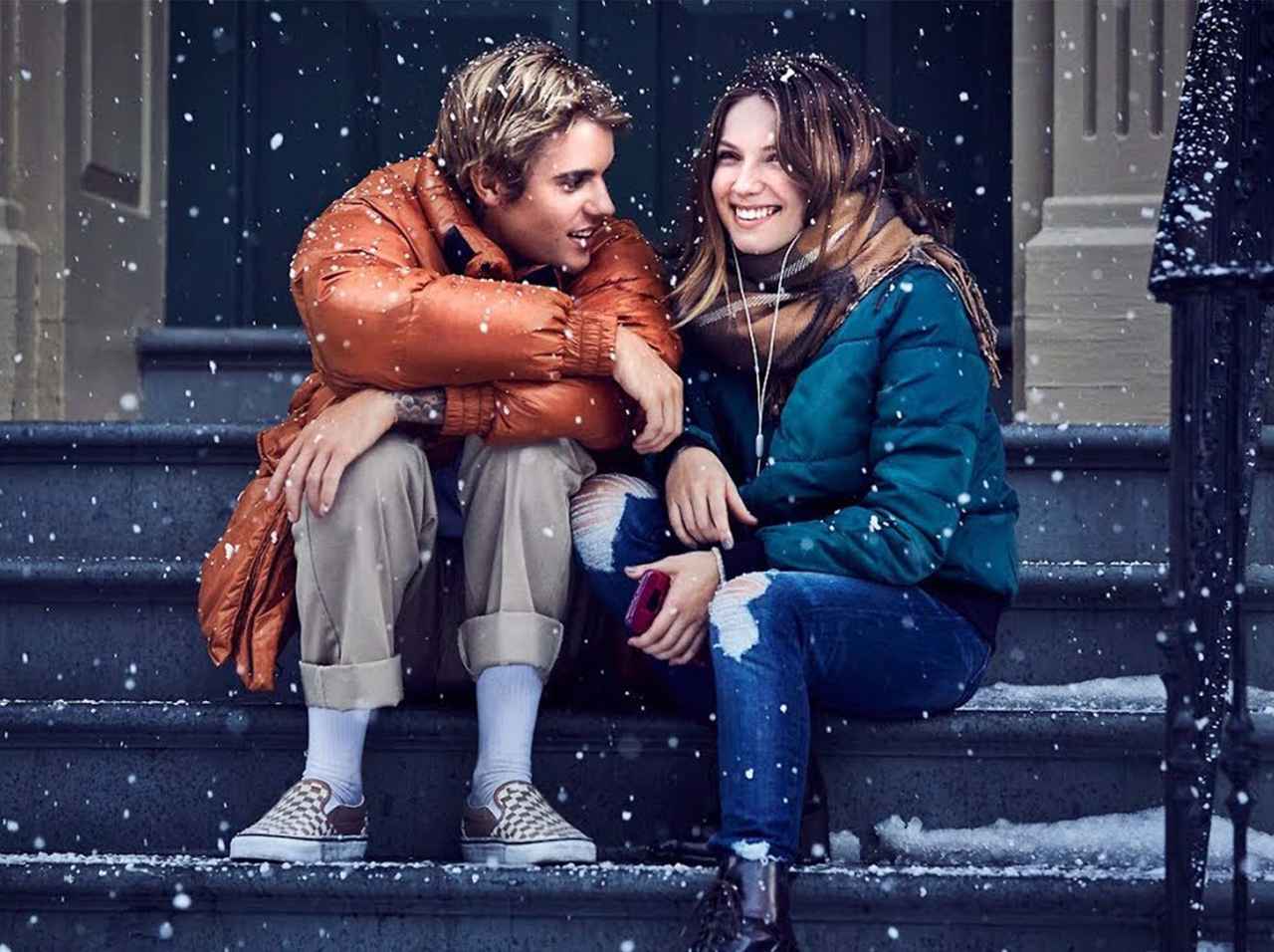 「友達にならない？」ジャスティン・ビーバーが謎の女性と親密ムード