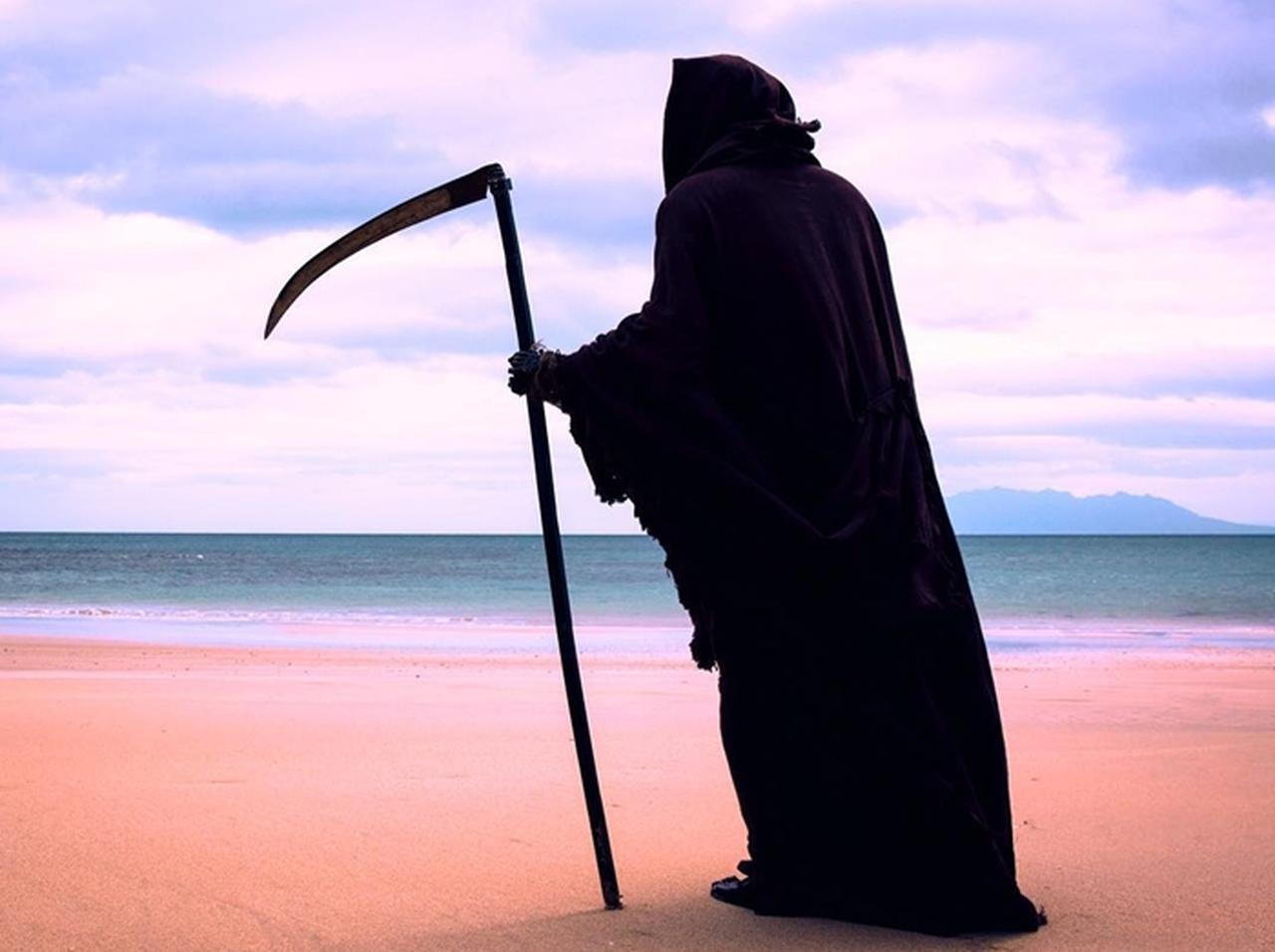 海辺にいる「死神のインスタグラム」に隠された警告