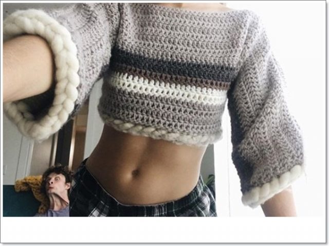 自撮りする彼女を邪魔する彼氏が本気すぎてもはや心霊写真