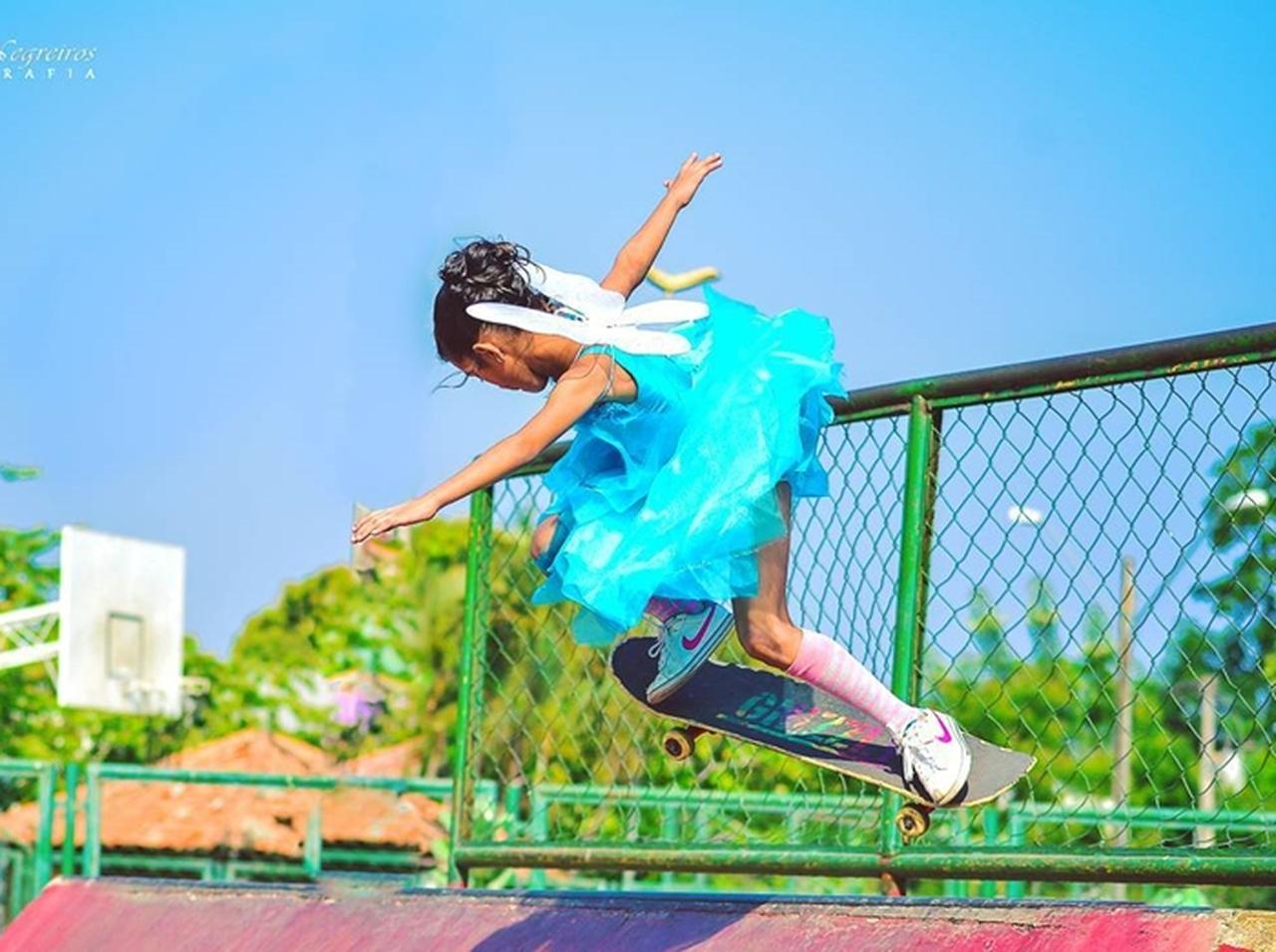 9歳のスケボー少女が空を飛ぶ!ヤバすぎる神ワザ連発