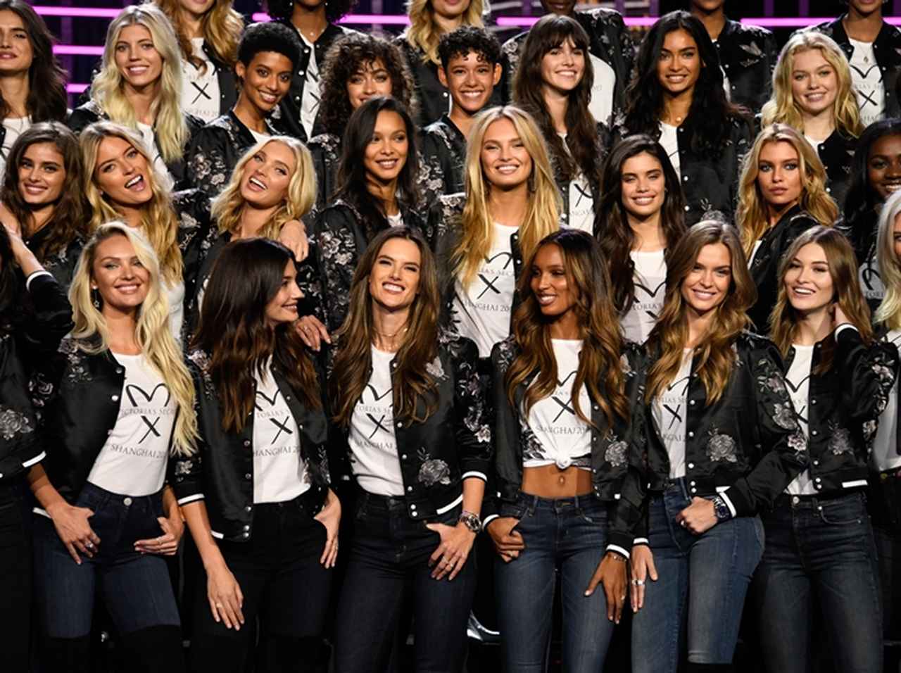 「世界一の美女軍団」の集合写真が国宝級の美しさ