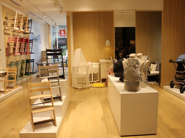 「親子のふれあい」がテーマ、北欧生まれの「ストッケ」が国内最大の直営店をオープン
