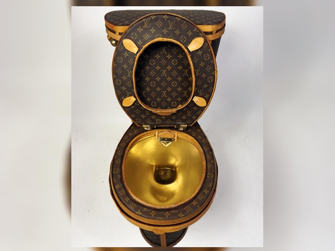 お値段1,000万円以上！ヴィトンのバッグで作られたトイレ