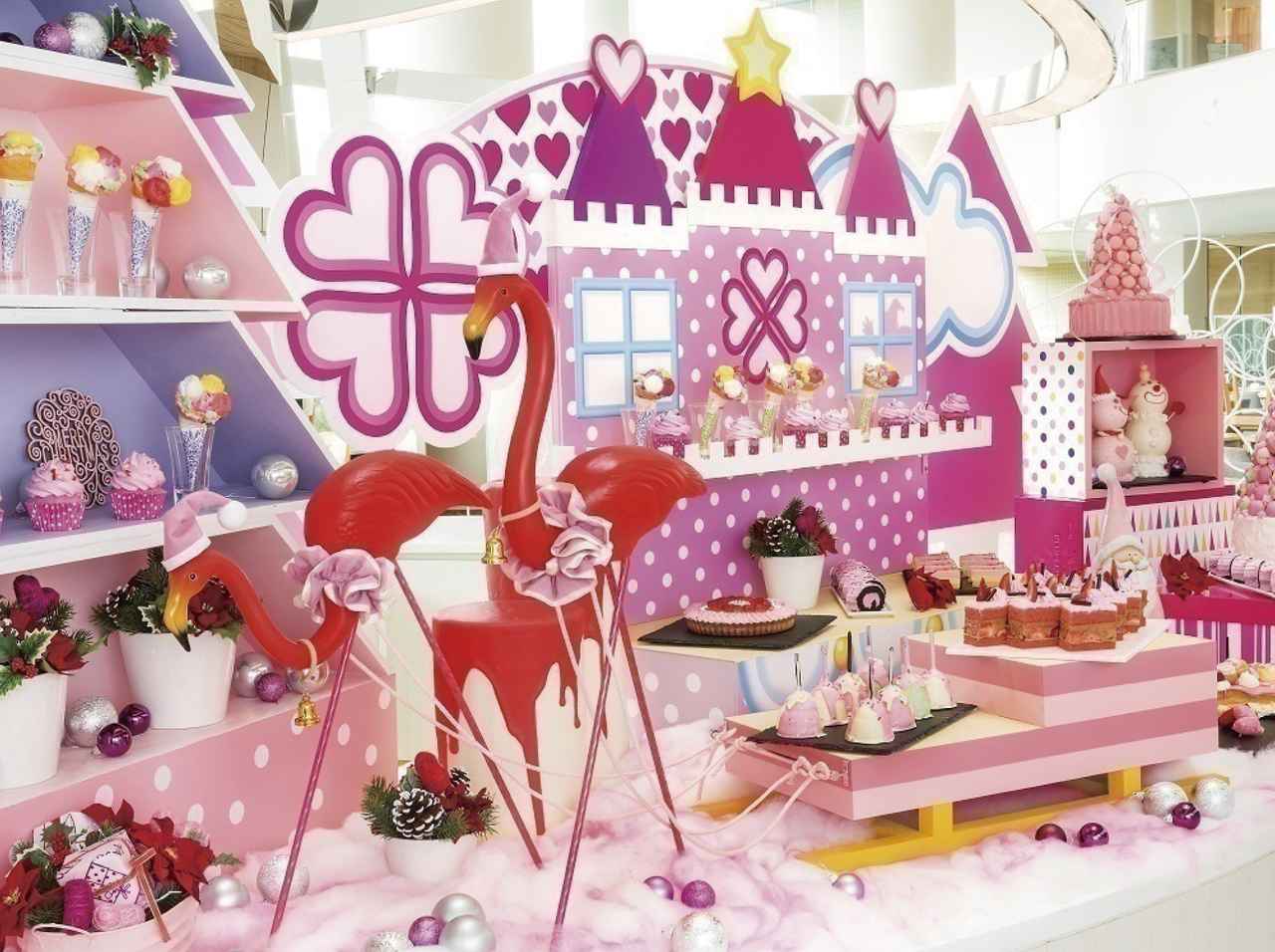 ピンクまみれで恋愛運アップを狙う！デザートブッフェ「ピンク・クリスマス」ヒルトン東京ベイで