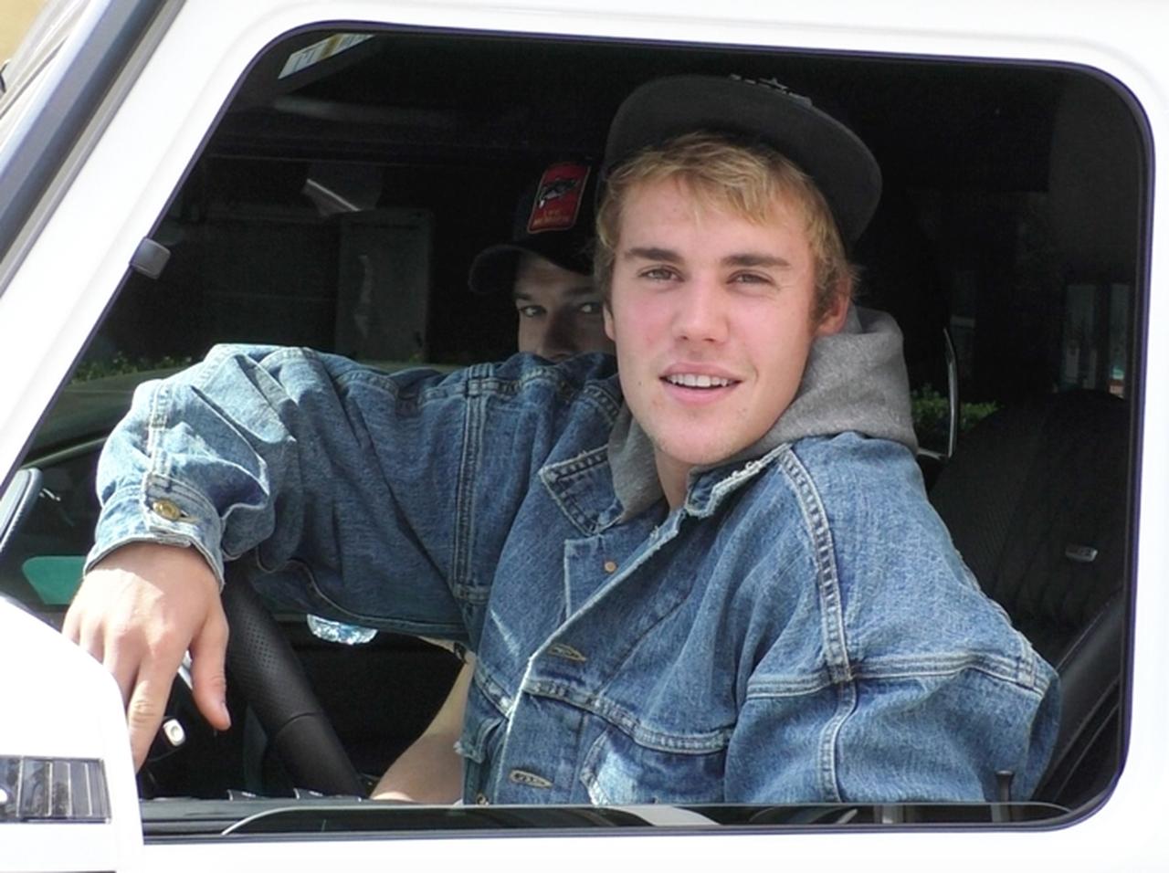 ジャスティン・ビーバー、最低1,900万円する愛車をクリスマス仕様に大改造