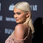 カイリー・ジェンナー、ヴィクシー初登場！75億円のブラを披露