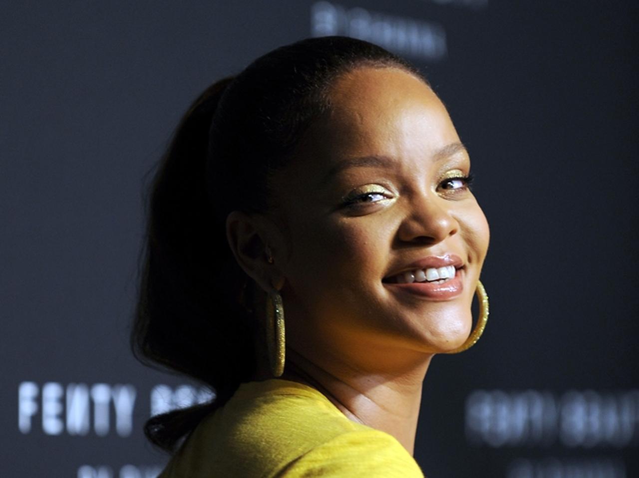 セレブが行う美ポーズ、「見返り美人」で美しさ倍増